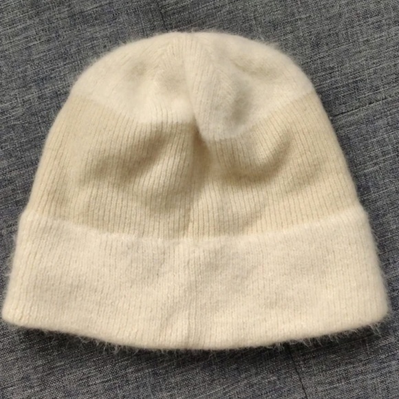 EUC Fuzzy Ivory Angora blend beanie hat American Eagle AE - Picture 2 of 4
